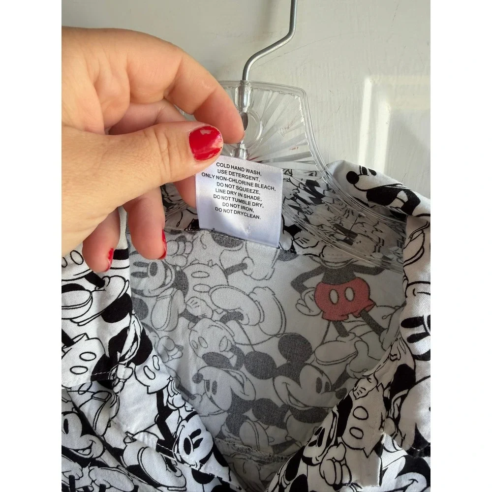 Disney Mickey Mouse Men's Small All Over Print Retro Button-Down Camp Shirt